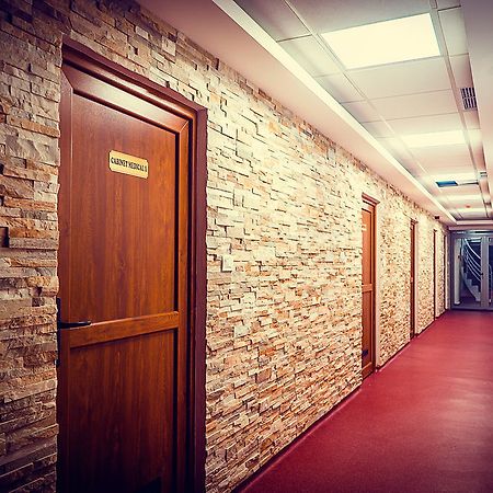 Perla Hotel Slănic-Moldova エクステリア 写真