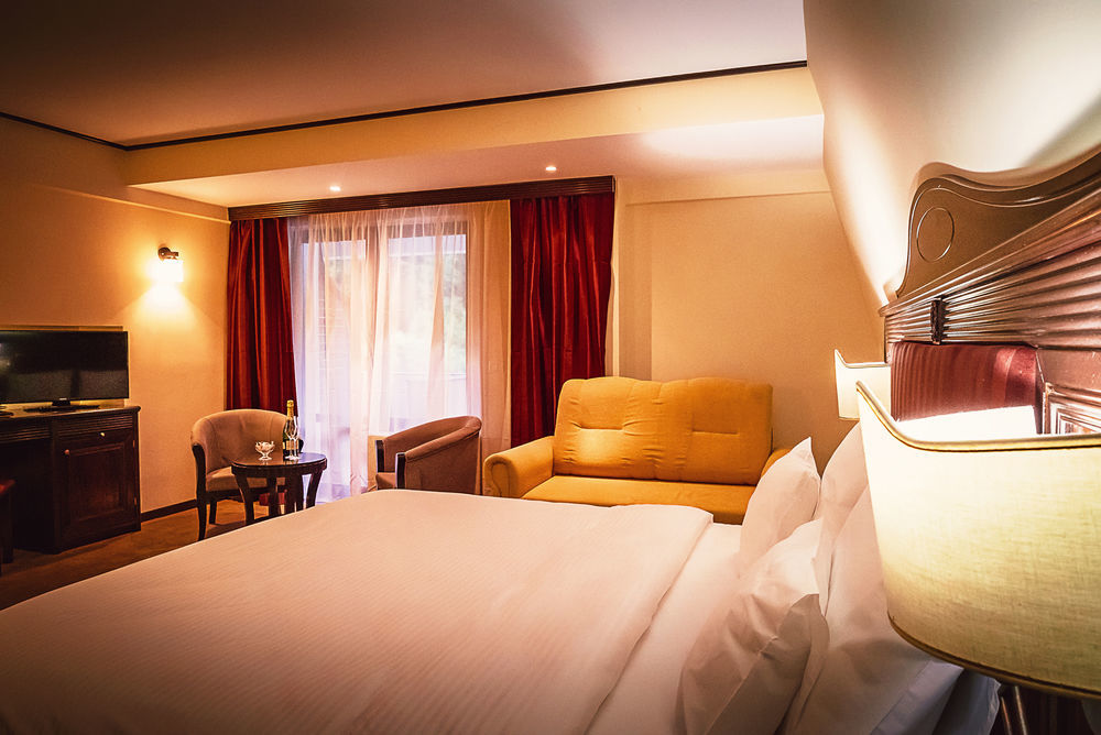 Perla Hotel Slănic-Moldova エクステリア 写真