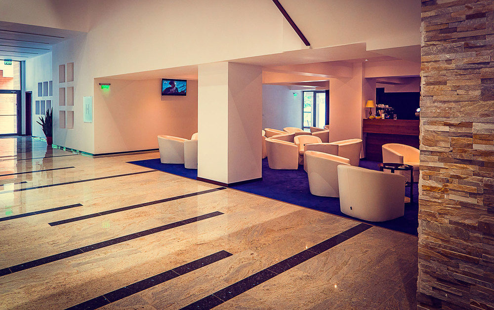 Perla Hotel Slănic-Moldova エクステリア 写真